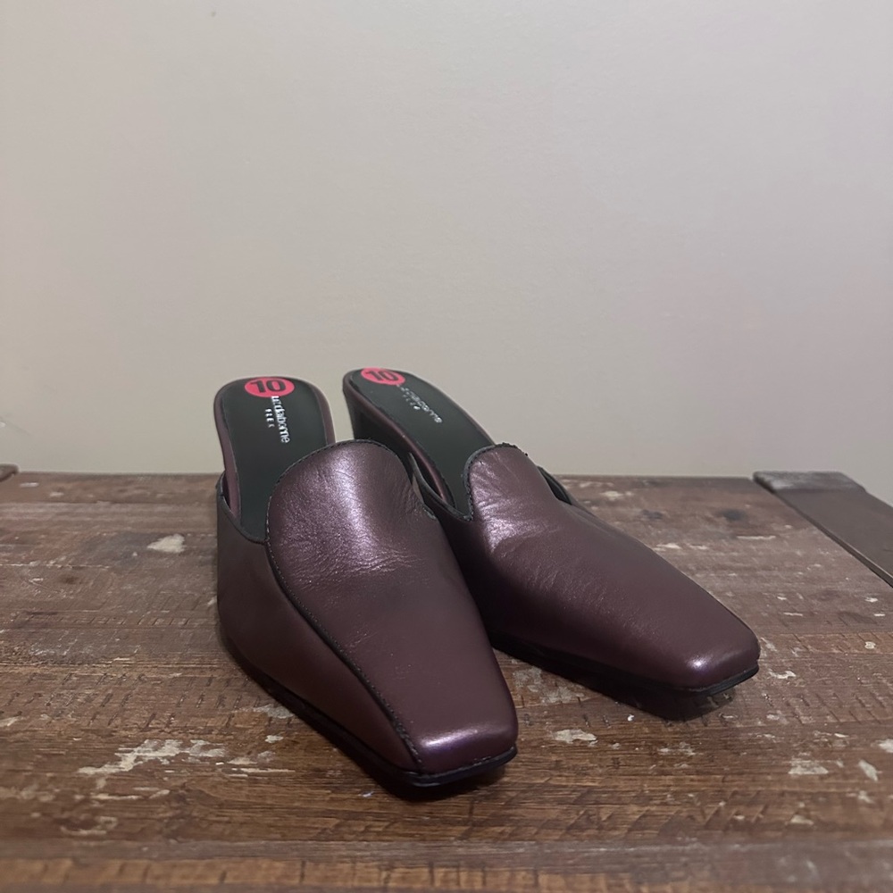 Liz Claiborne Flex Metallic Purple Leather Mules Heels Womens Size 10